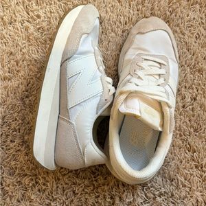 New Balance 237’s